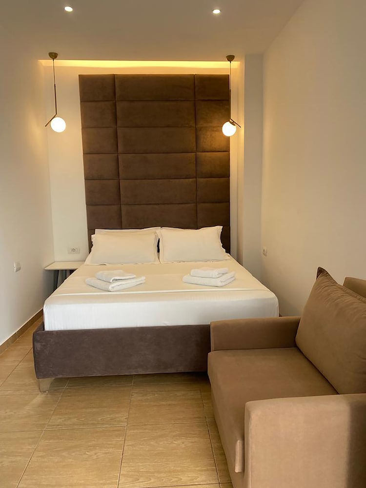 Hotel Kuburi 10/50