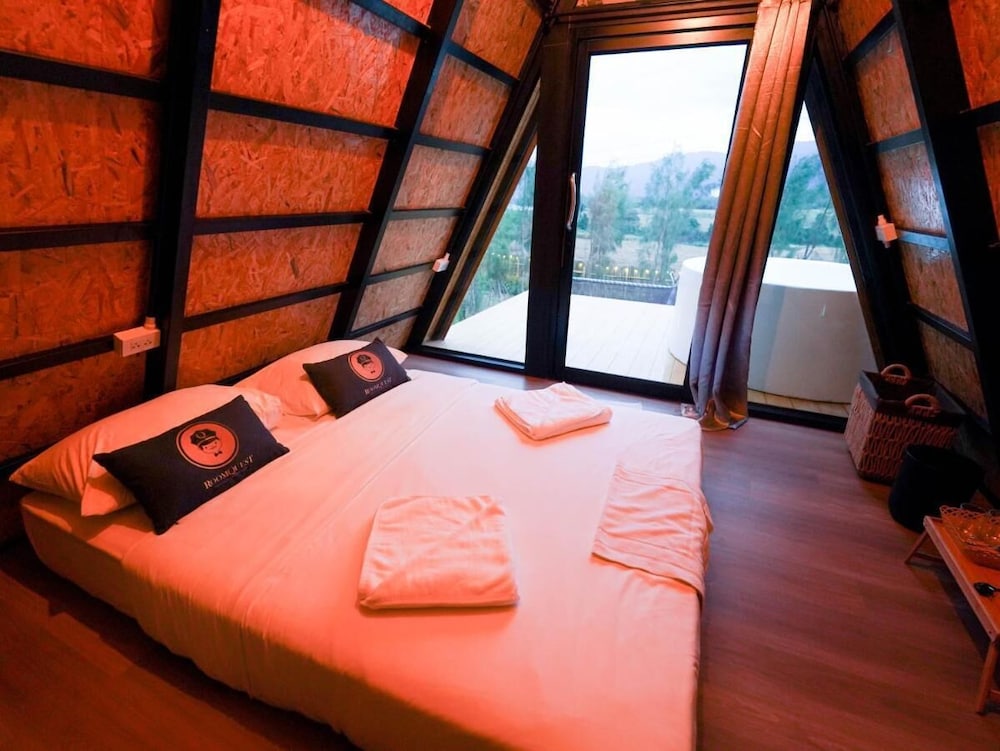 RoomQuest Kid Tung Khao 4/24