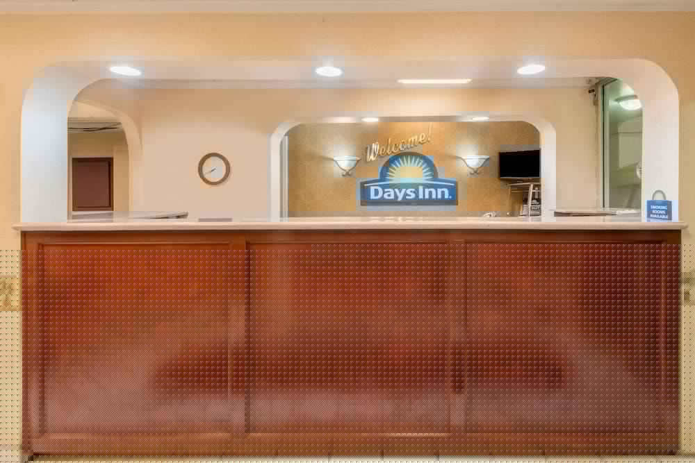 Days Inn by Wyndham Shorter 7/24