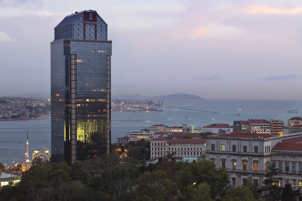 The Ritz Carlton Istanbul 16/50