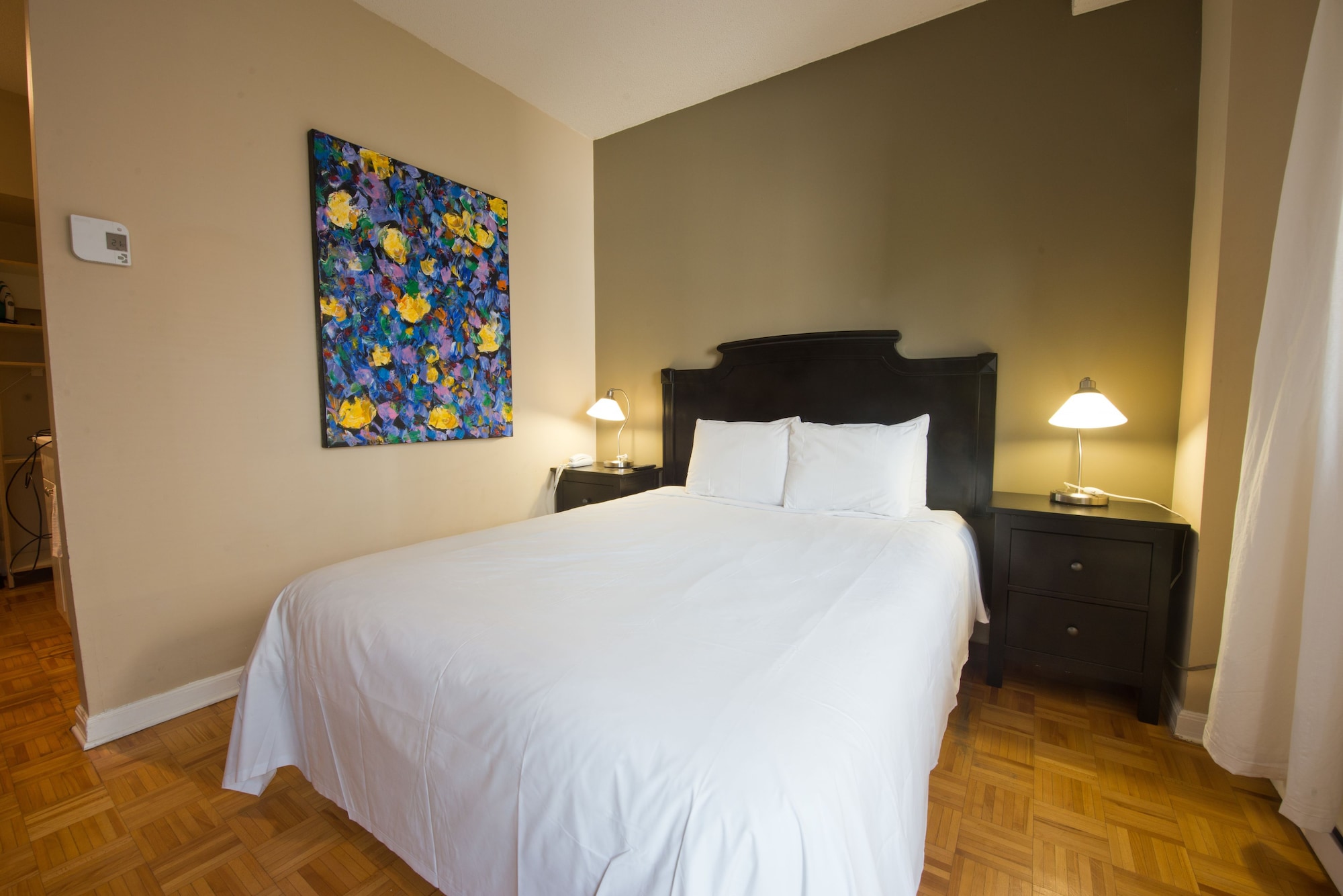2 BEDROOMS, SUITE, BALCONY