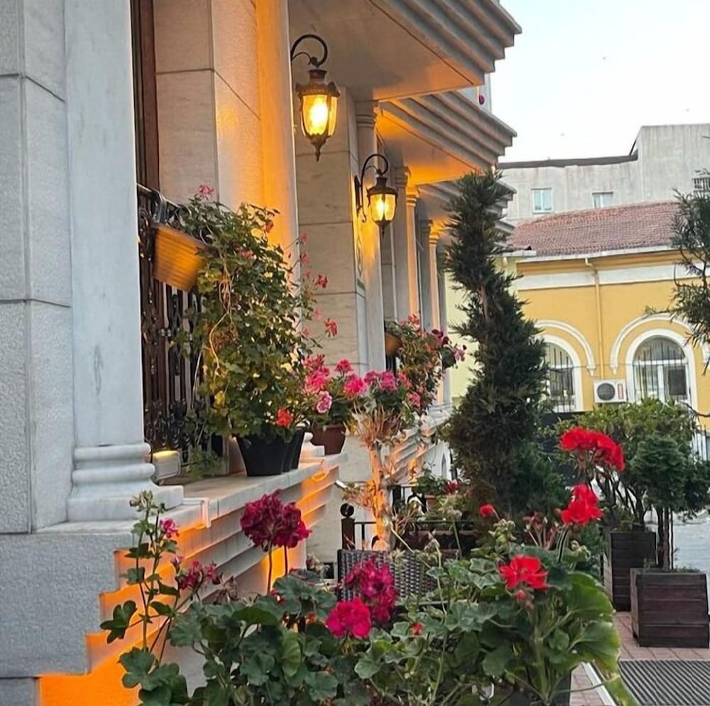 Bizim Hotel 7/64