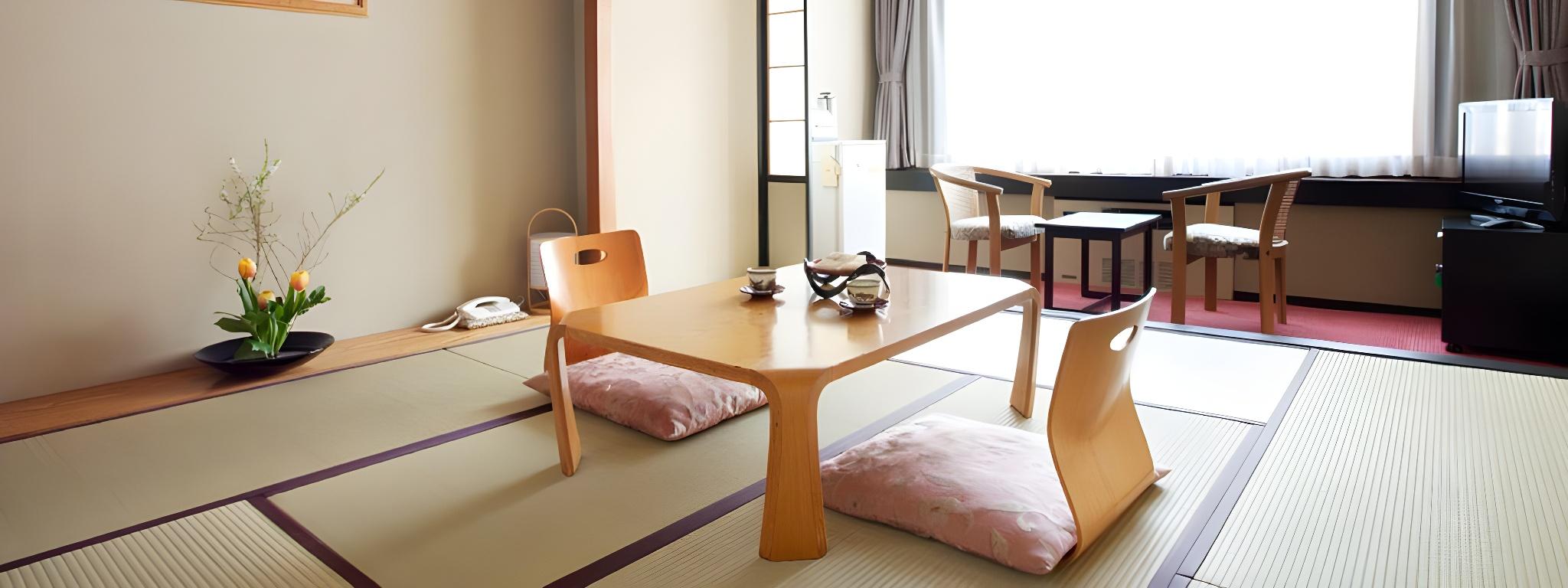JAPANESE, SHARED BATHROOM