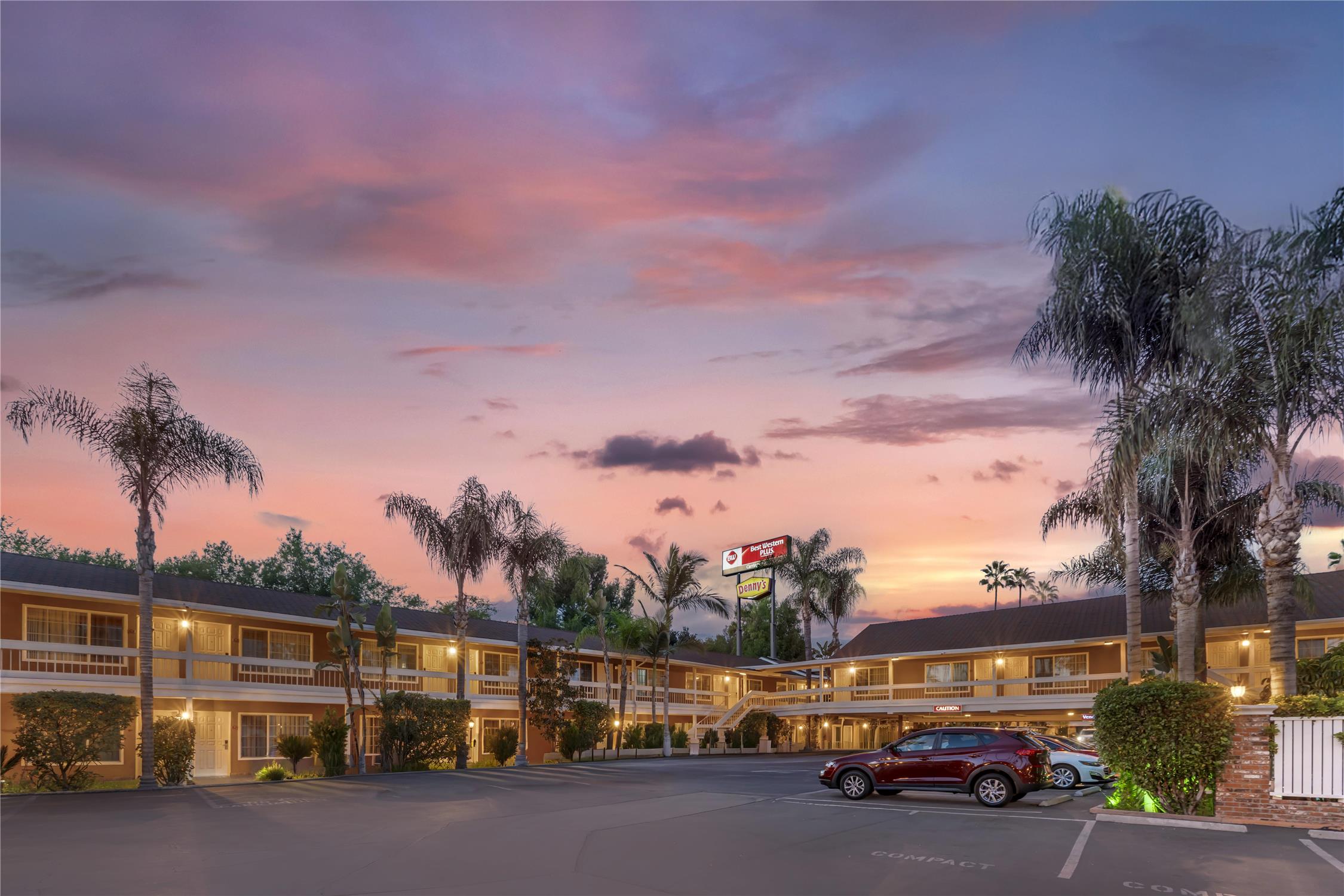 Best Western Plus Carriage Inn 74/78