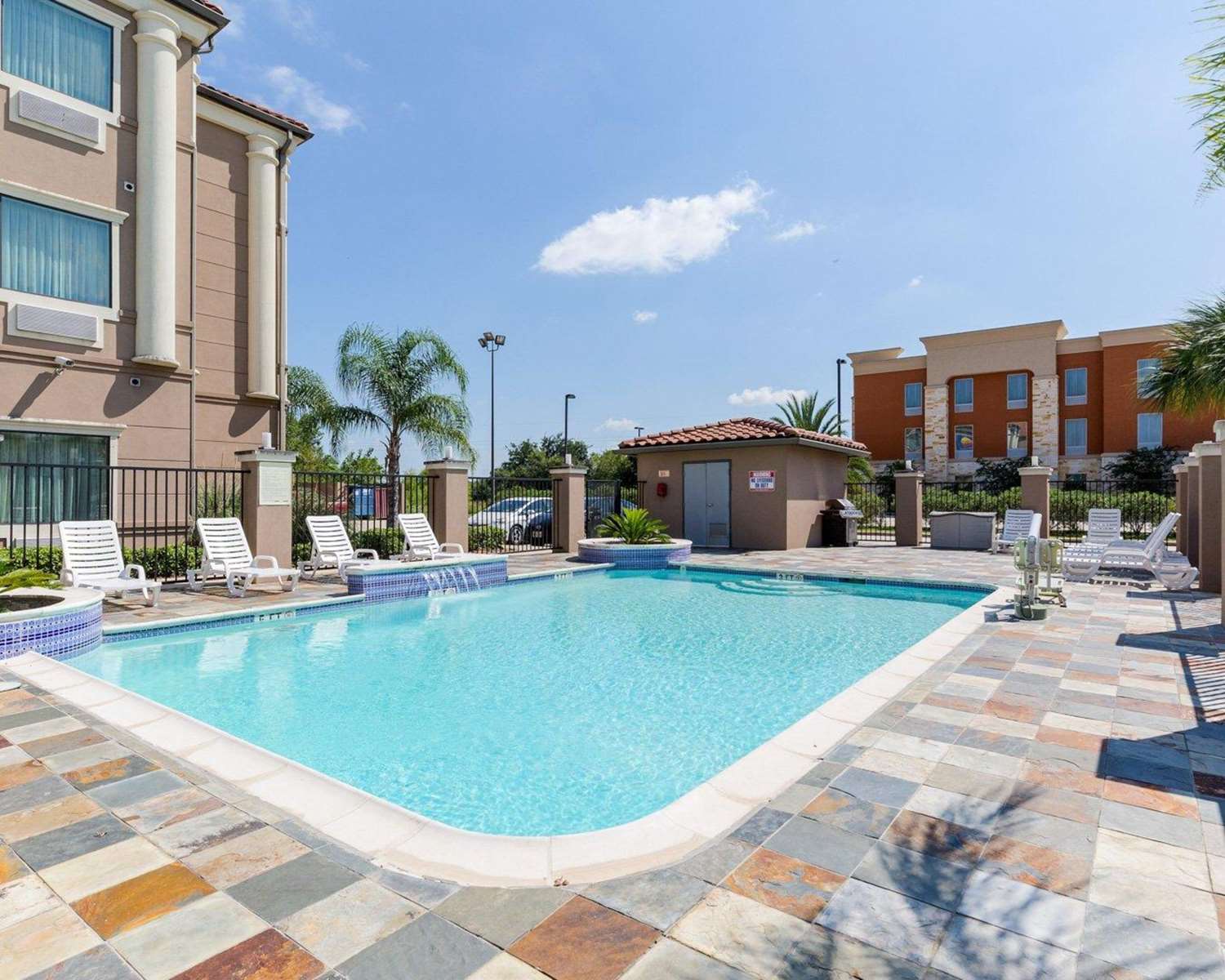 Comfort Inn & Suites Winnie 24/24