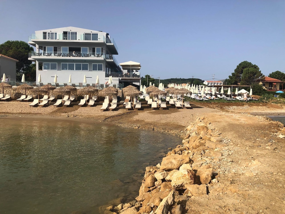 Golden Coast Resort 37/46