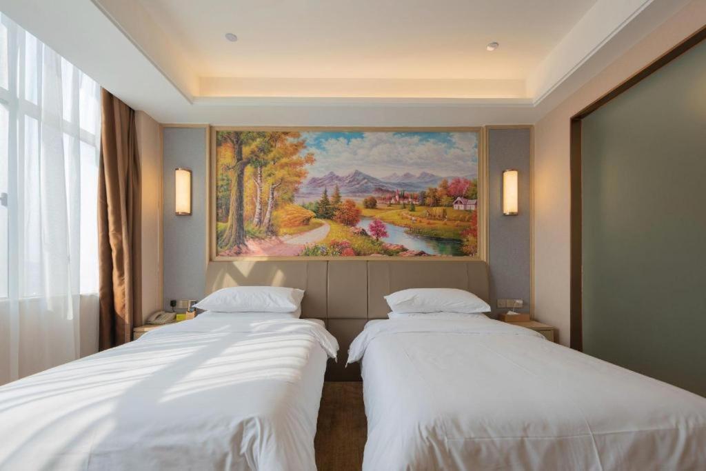 Vienna Hotel (Qujing Railway Station) 21/46