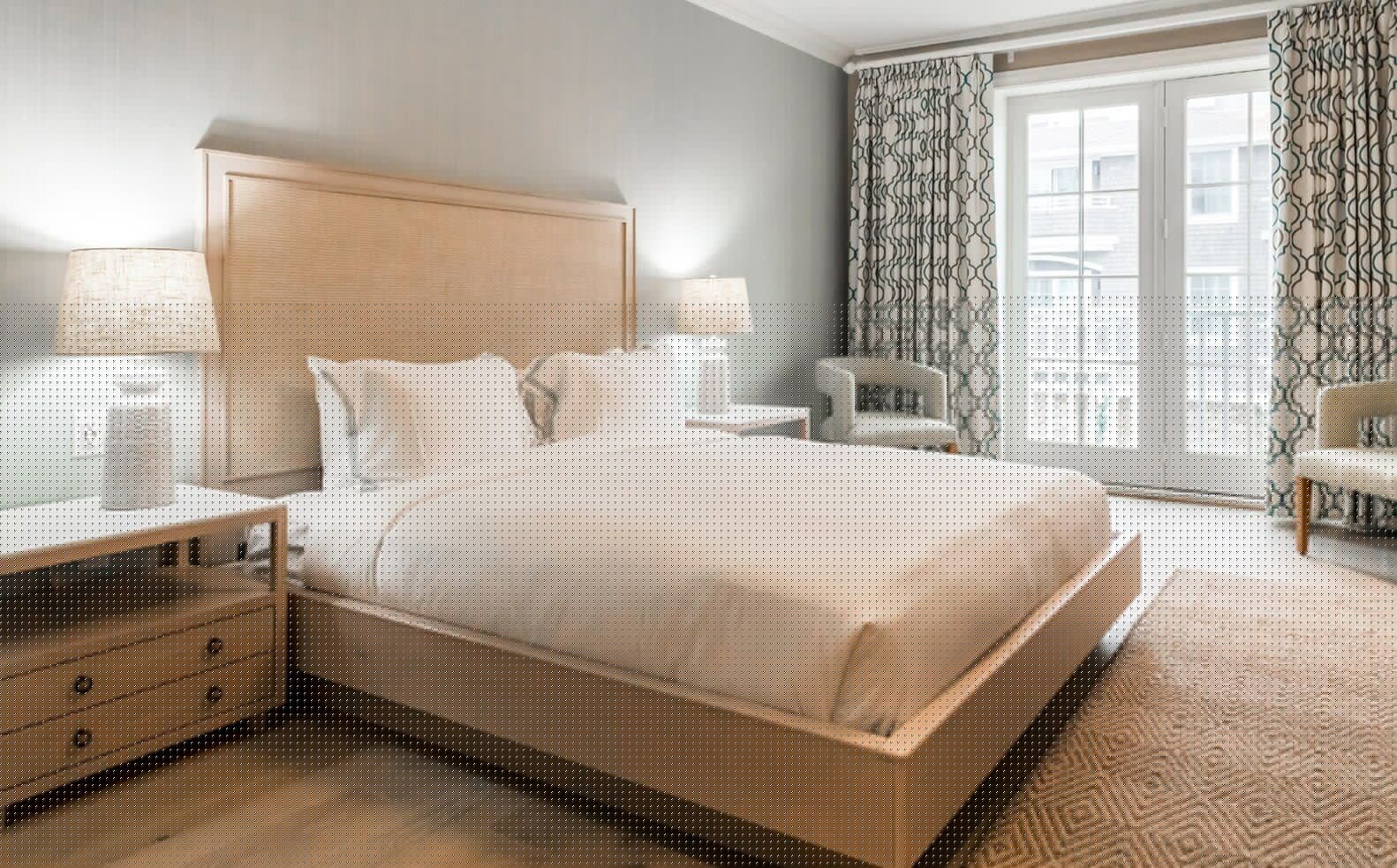 Spa, Standard, King Bed, Lateral Town View