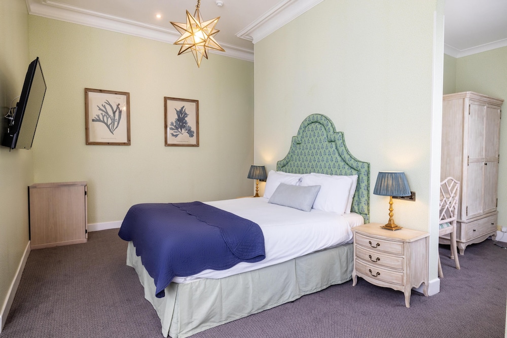 SUITE, KING BED