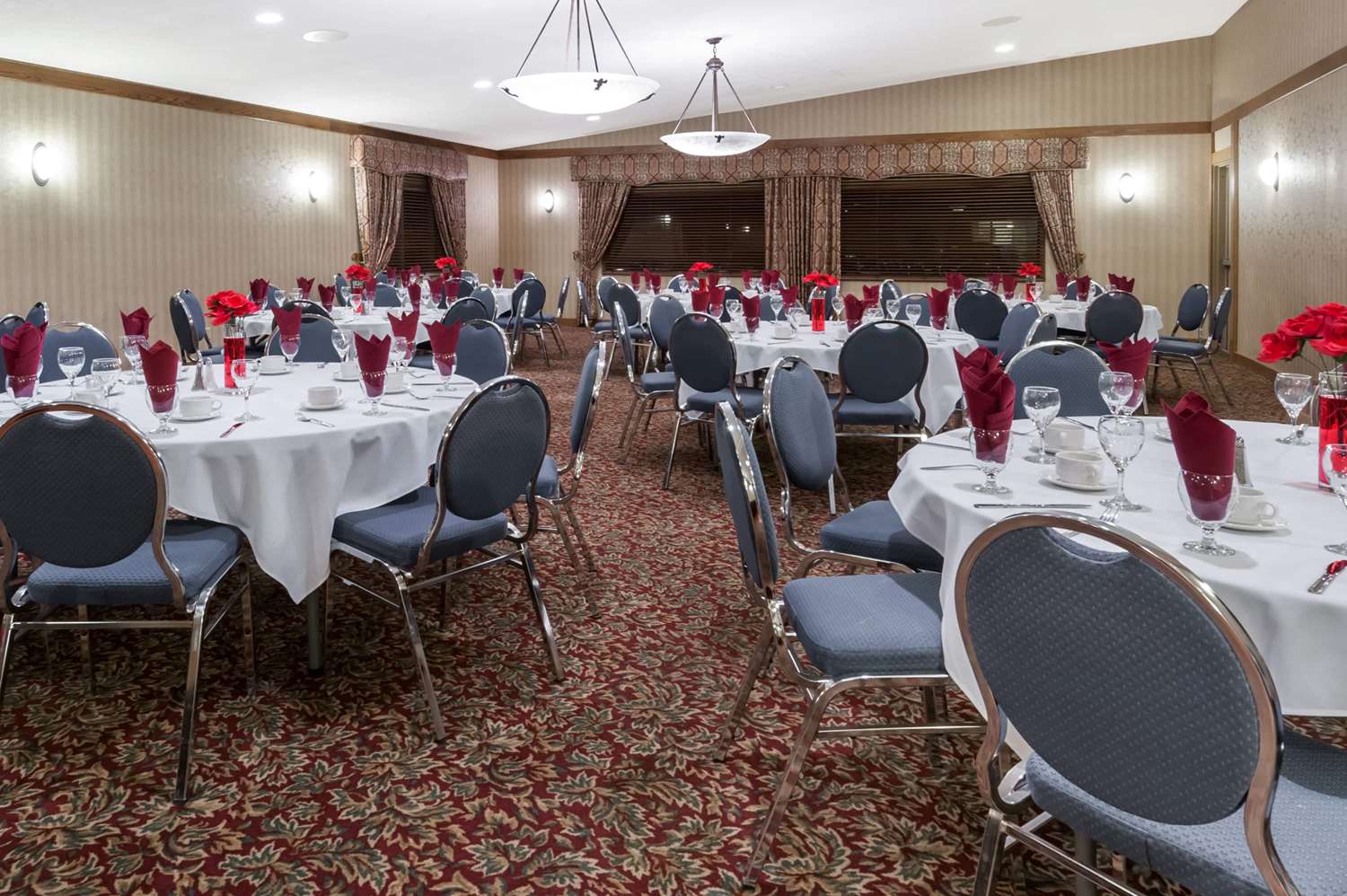 Stony Plain Inn & Suites 40/44