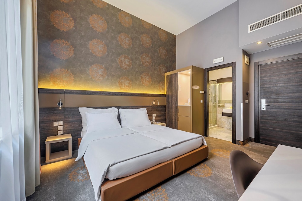 غرفة قياسية بسريرين منفصلين، Museum Hotel Budapest 6/10