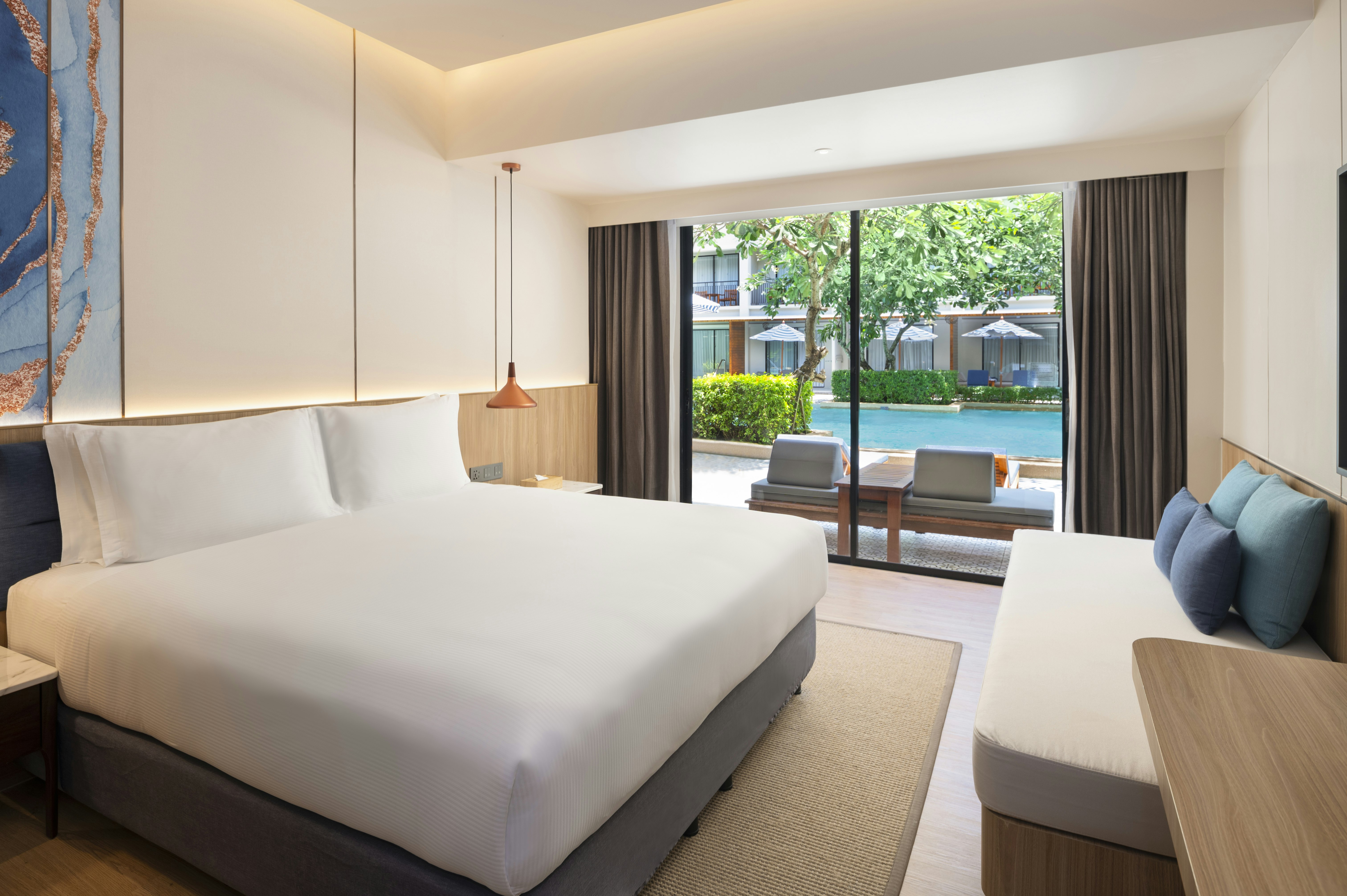 PREMIUM, KING BED, POOL SIDE