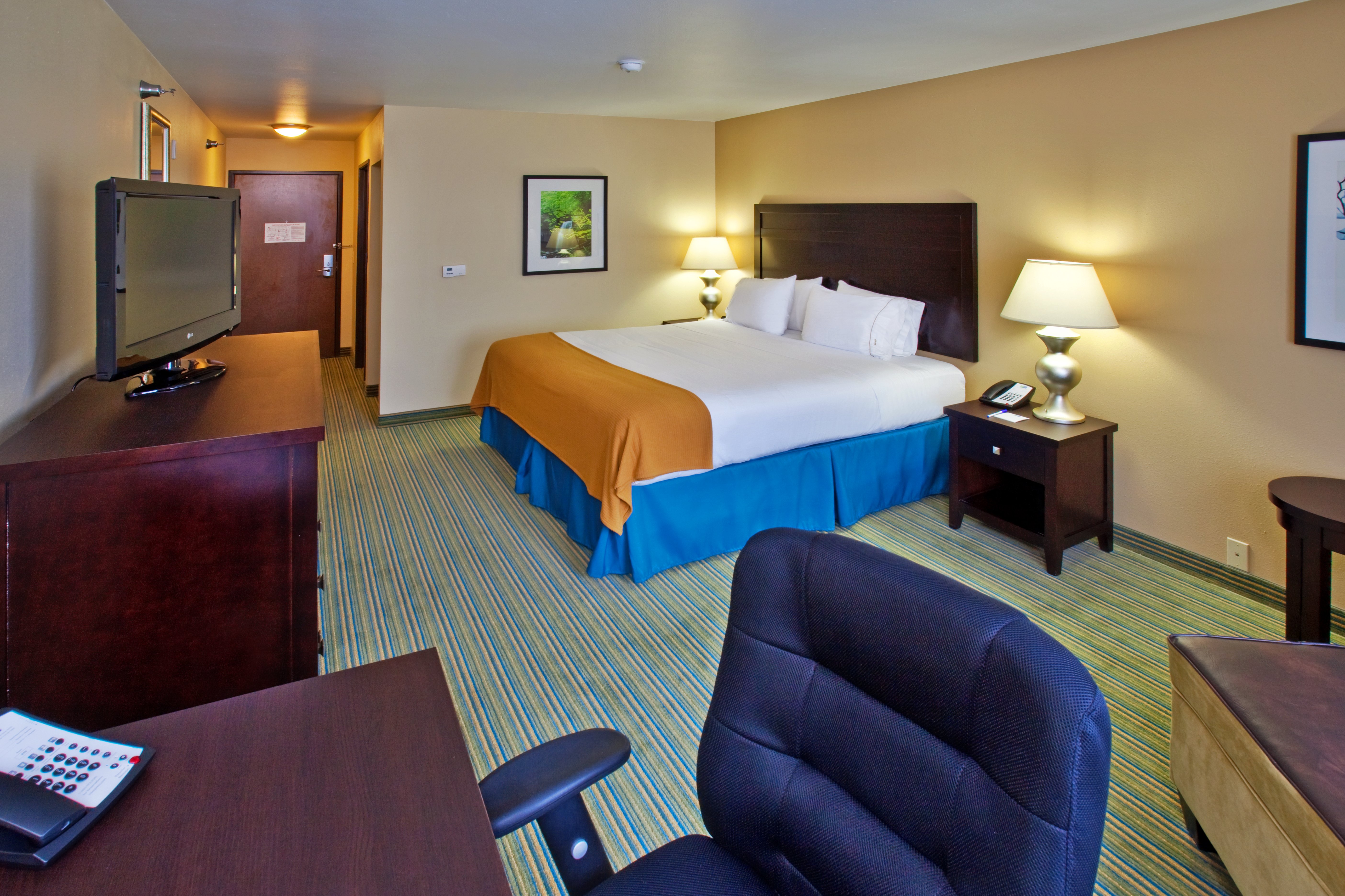 Holiday Inn Express Waterloo-Cedar Falls 24/59