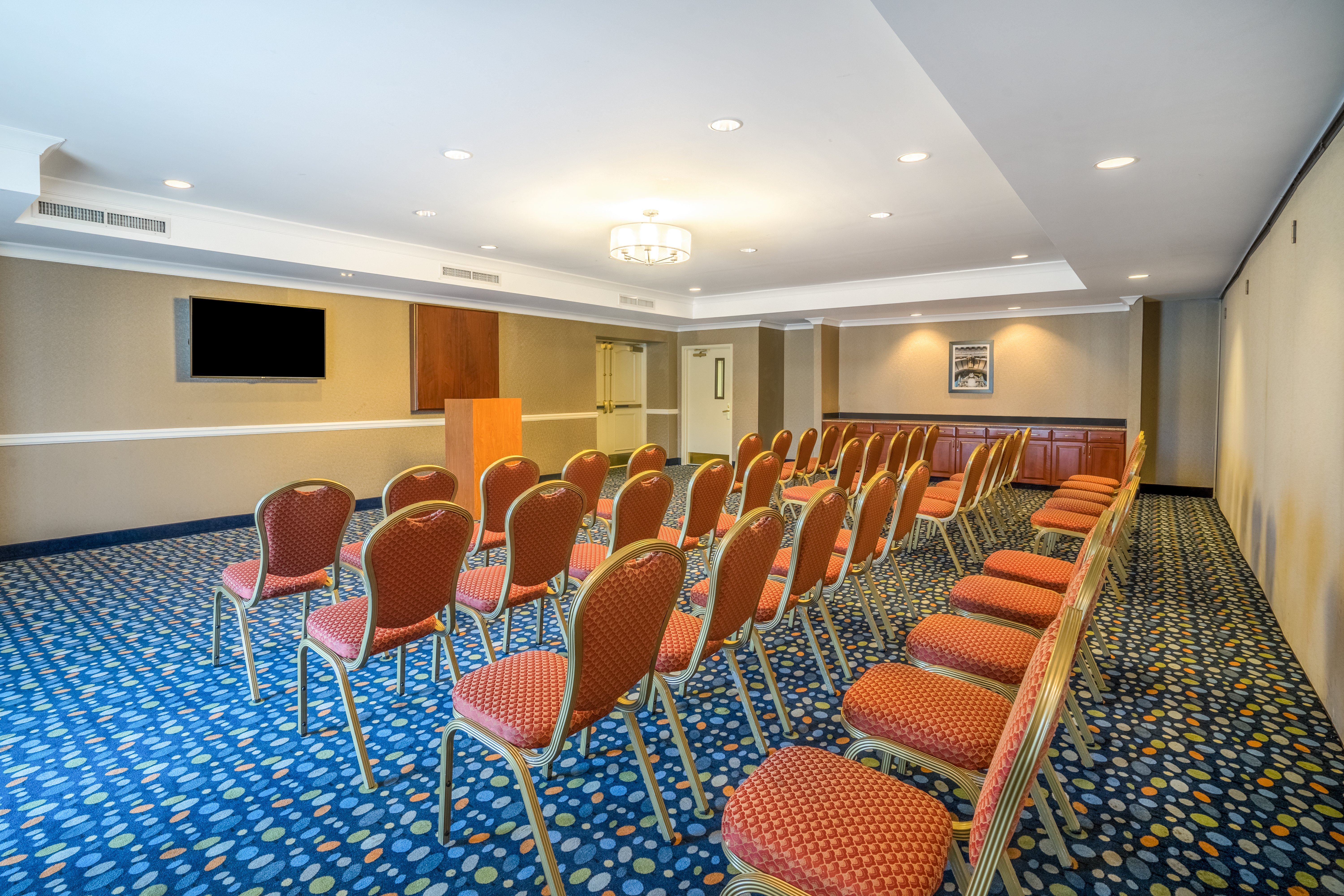 Holiday Inn Express Hotel Suites Easton 54/63