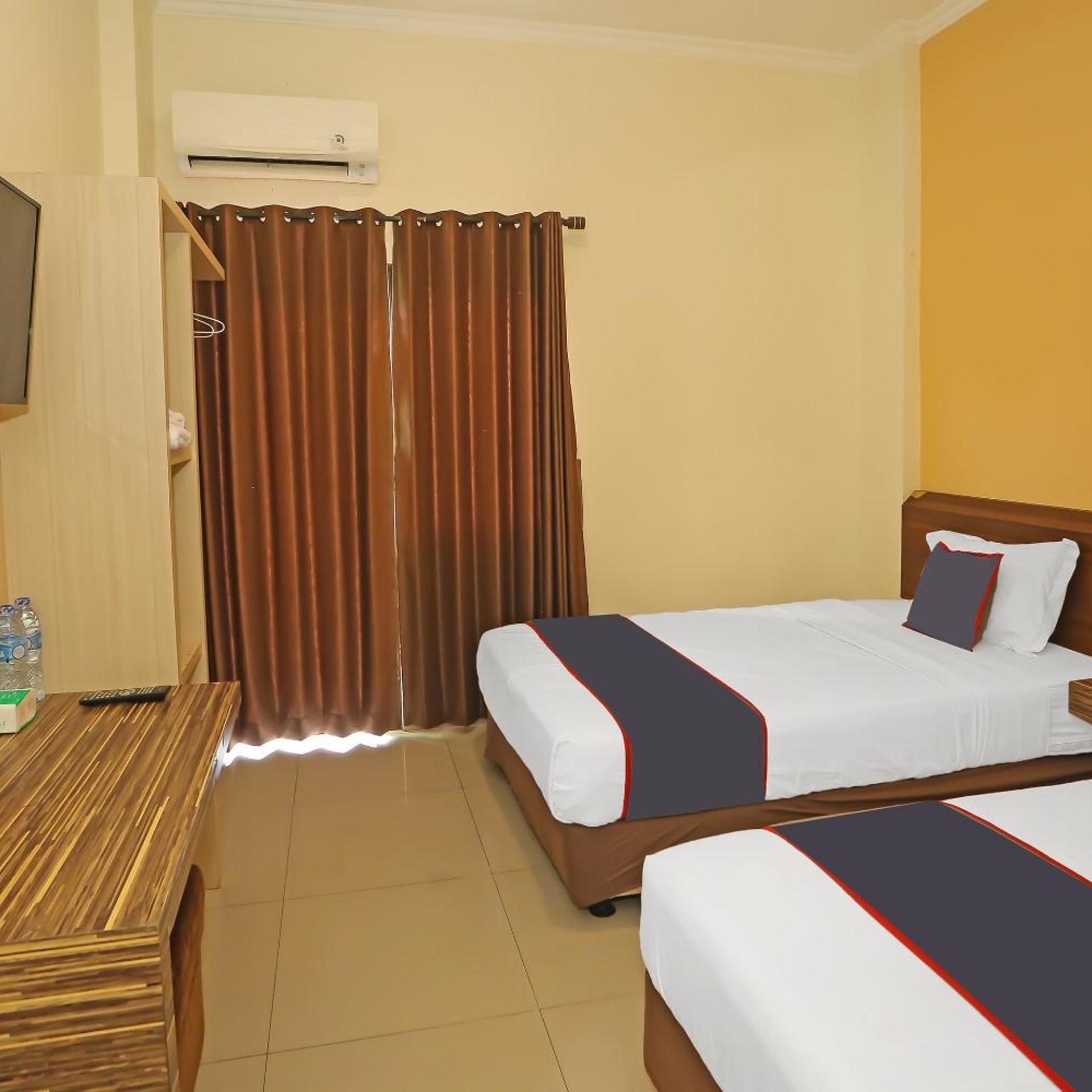 DELUXE, TWIN BEDS