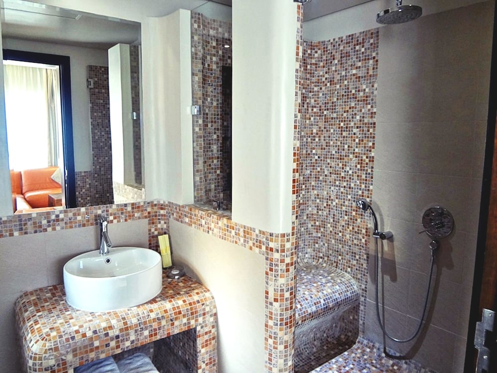 Al Raya Suites Hotel 25/26