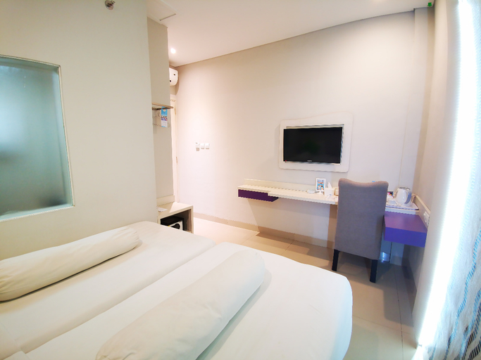 Cozy, Double or Twin Bed, No Window