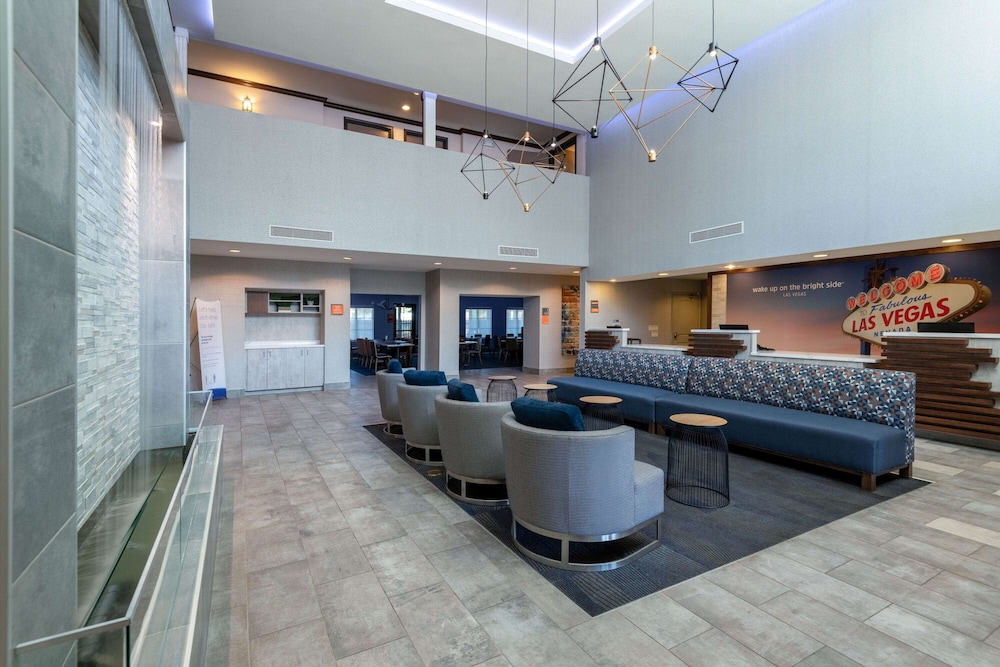 La Quinta Inn & Suites by Wyndham Las Vegas Airport South 44/46