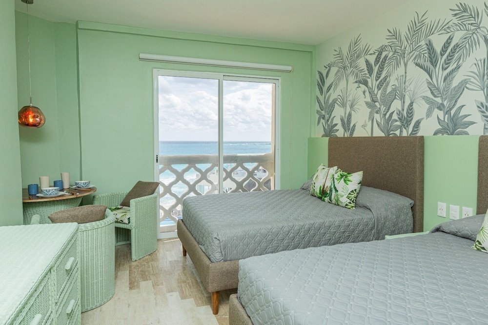 PREMIUM, STUDIO, 2 DOUBLE BEDS, OCEAN FRONT