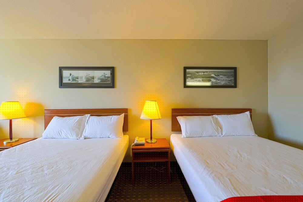 Siletz Bay Beachfront Hotel by OYO Lincoln City 26/71