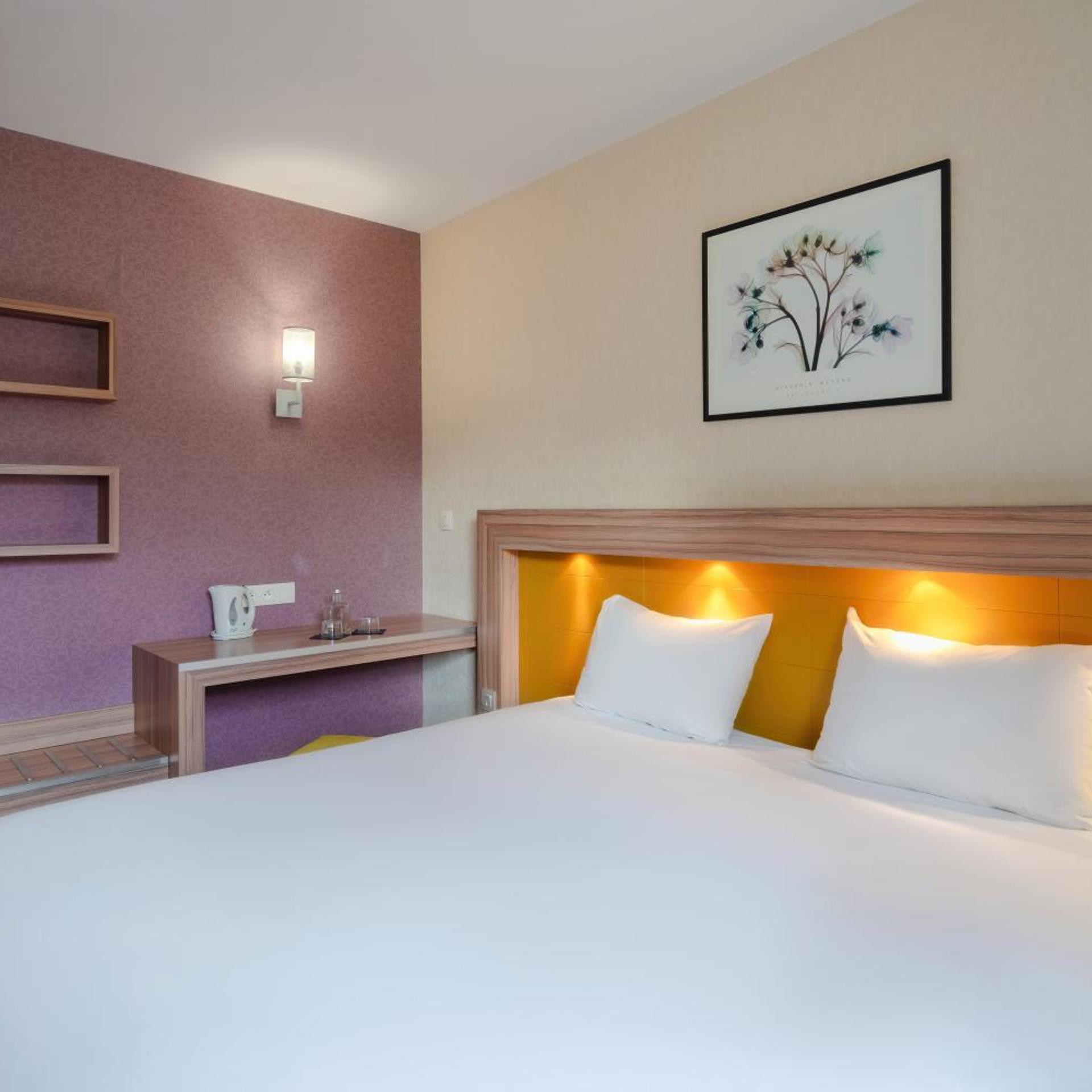 Adjoining, Double Bed