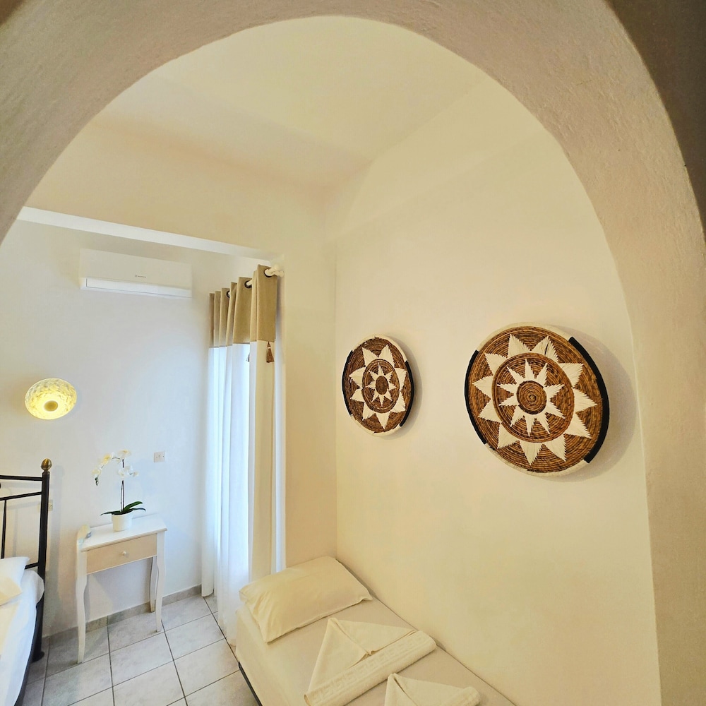 Afrodite Hotel 6/80