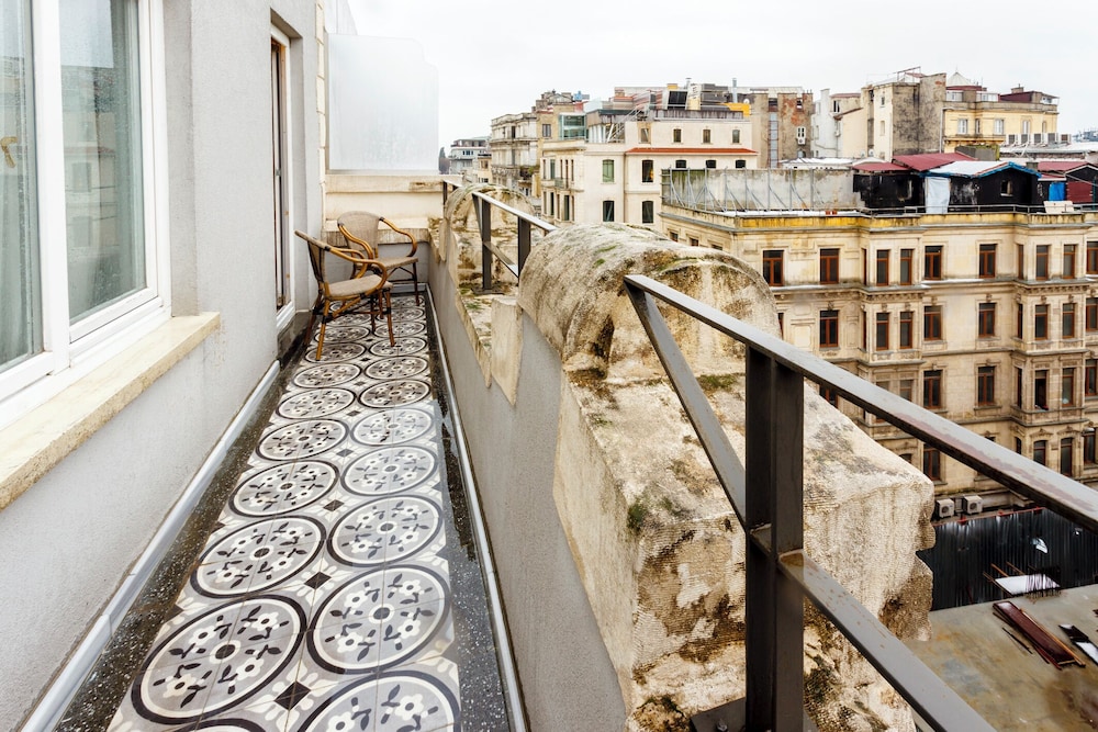 Ravouna 1906 Suites - Special Class Adults Only 3/45