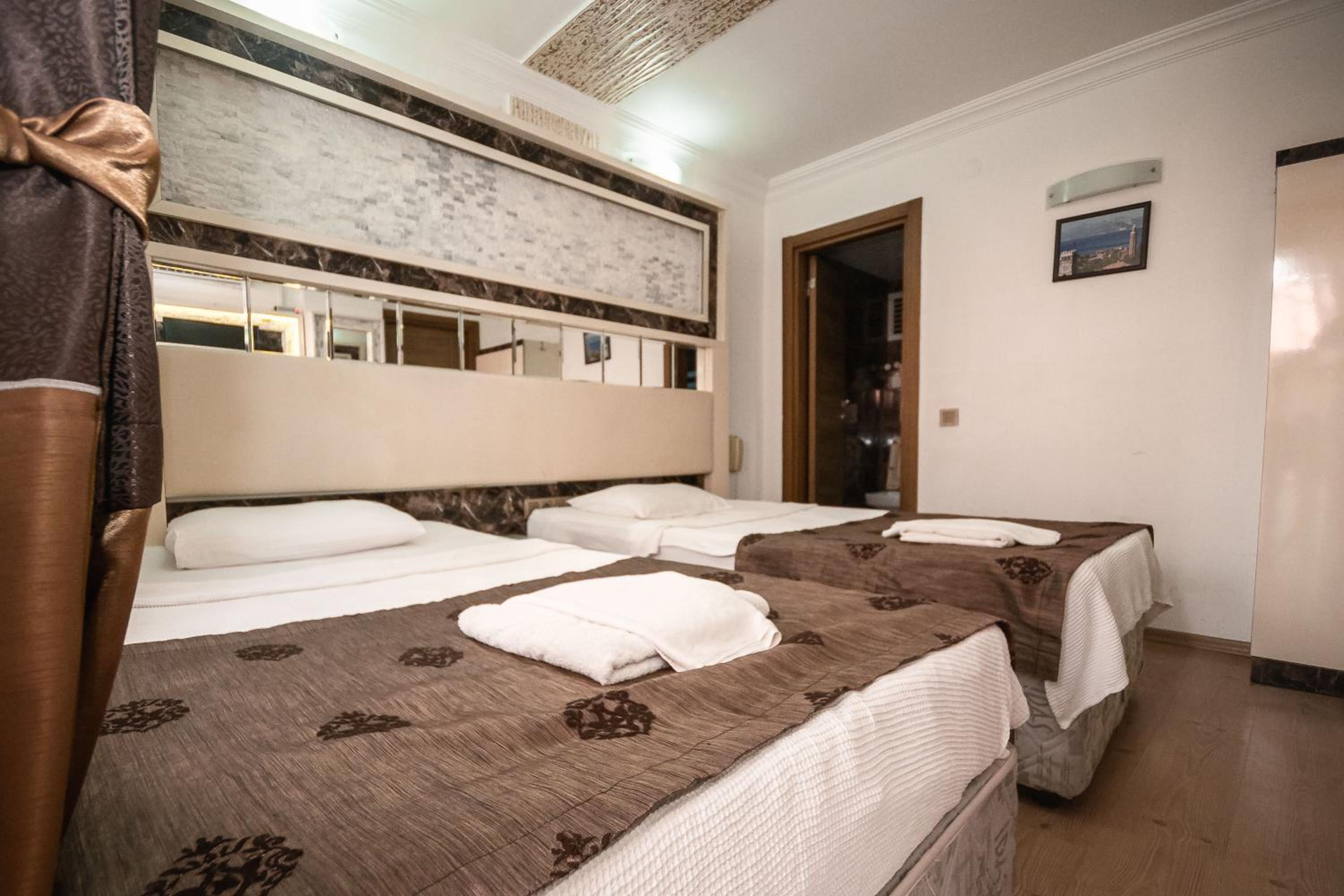 غرفة قياسية بسرير مزدوج أو سريرين منفصلين، Behram Hotel 3/8