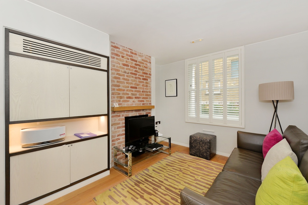 Superior St Christophers Place 18/27