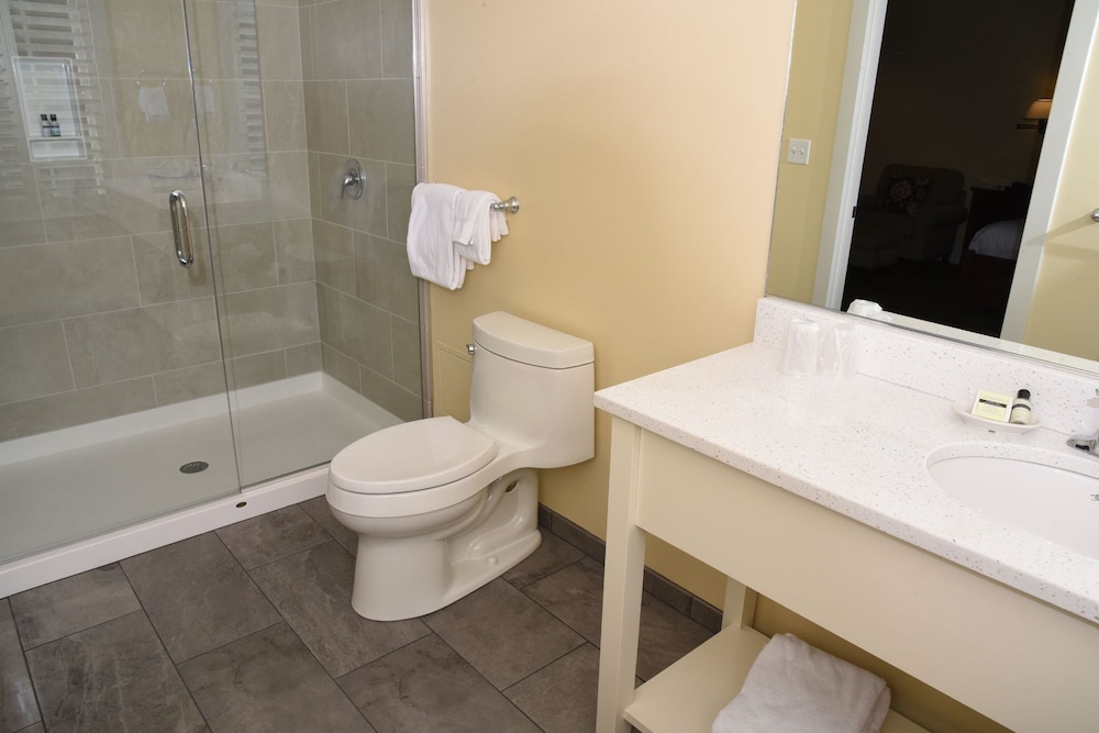 Publick House Historic Inn And Country Motor Lodge 47/49