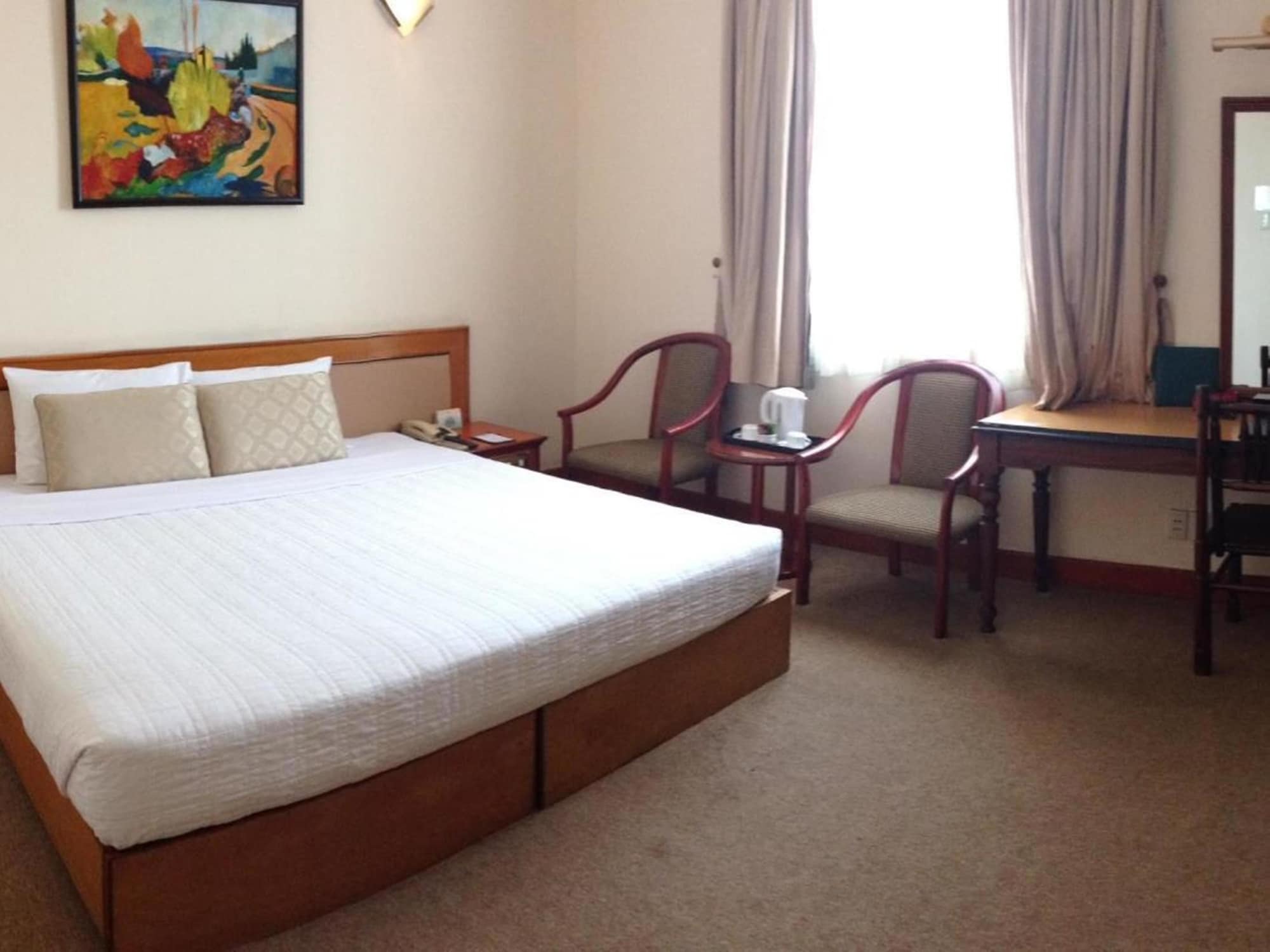 DELUXE, DOUBLE OR TWIN BED, CITY VIEW
