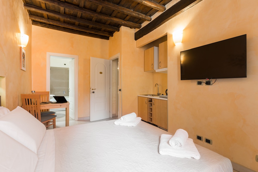 1 BEDROOM, DELUXE, TRIPLE, PRIVATE BATHROOM