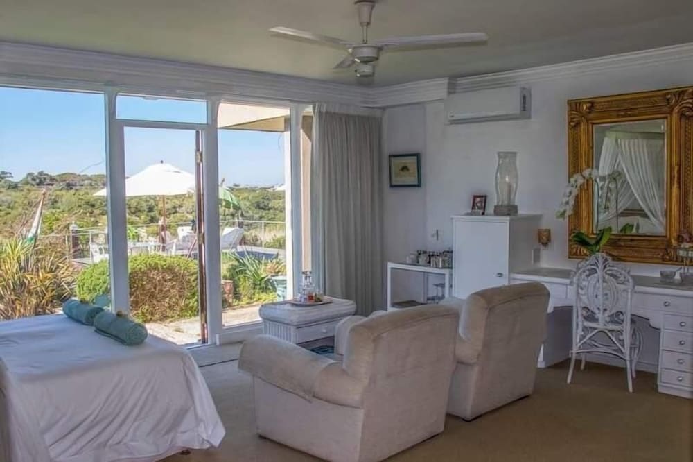 Kennedy's Beach Villa 18/50
