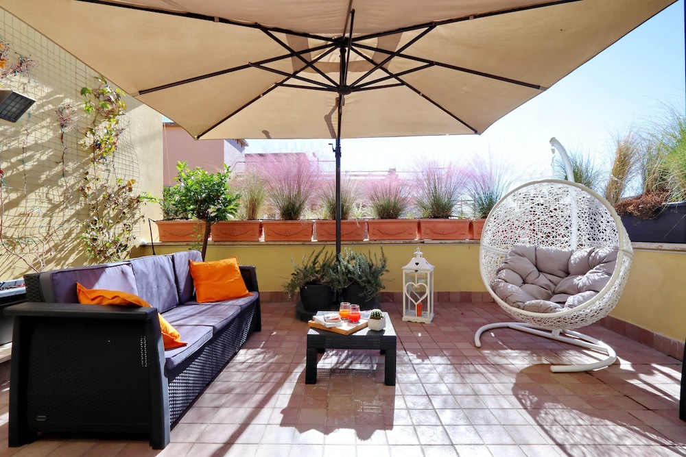 VICO ROOMS AND TERRACE 44/73