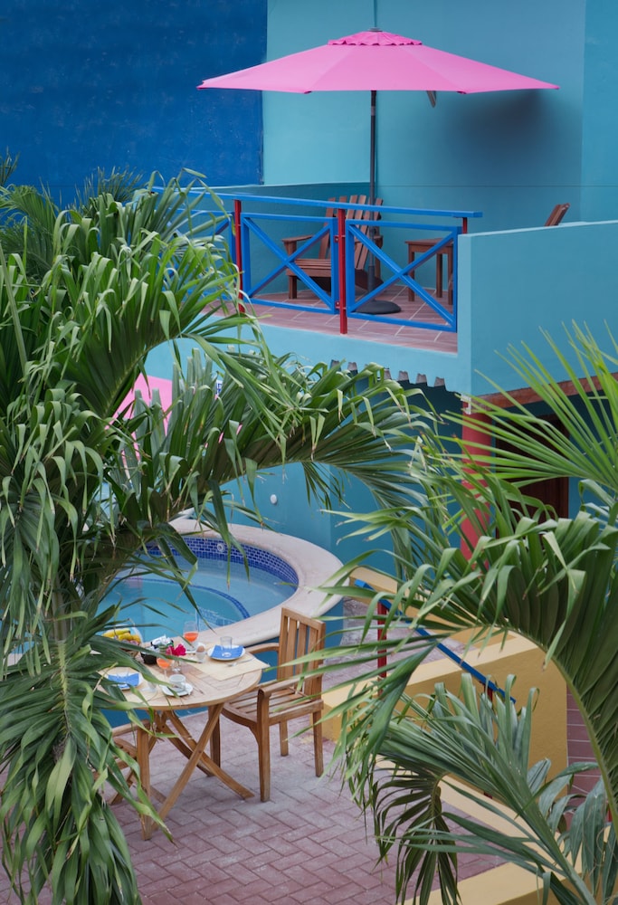 The Ritz Hostel 68/77