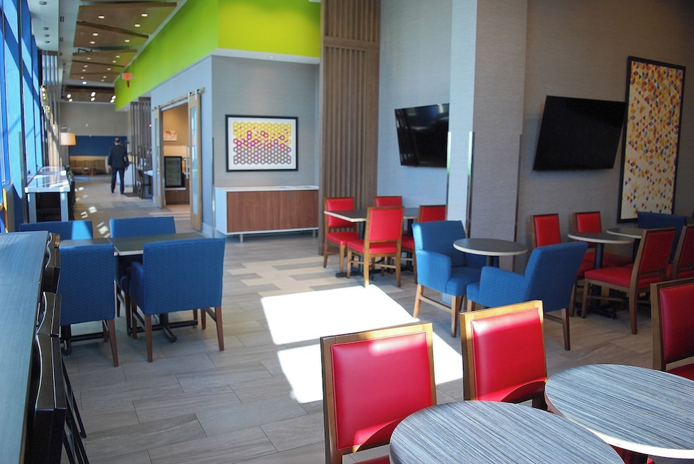 Holiday Inn Express Vancouver Airport Richmond 36/48