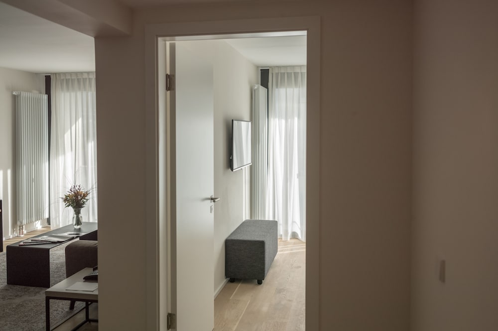 SUYTES Business Studios 37/38
