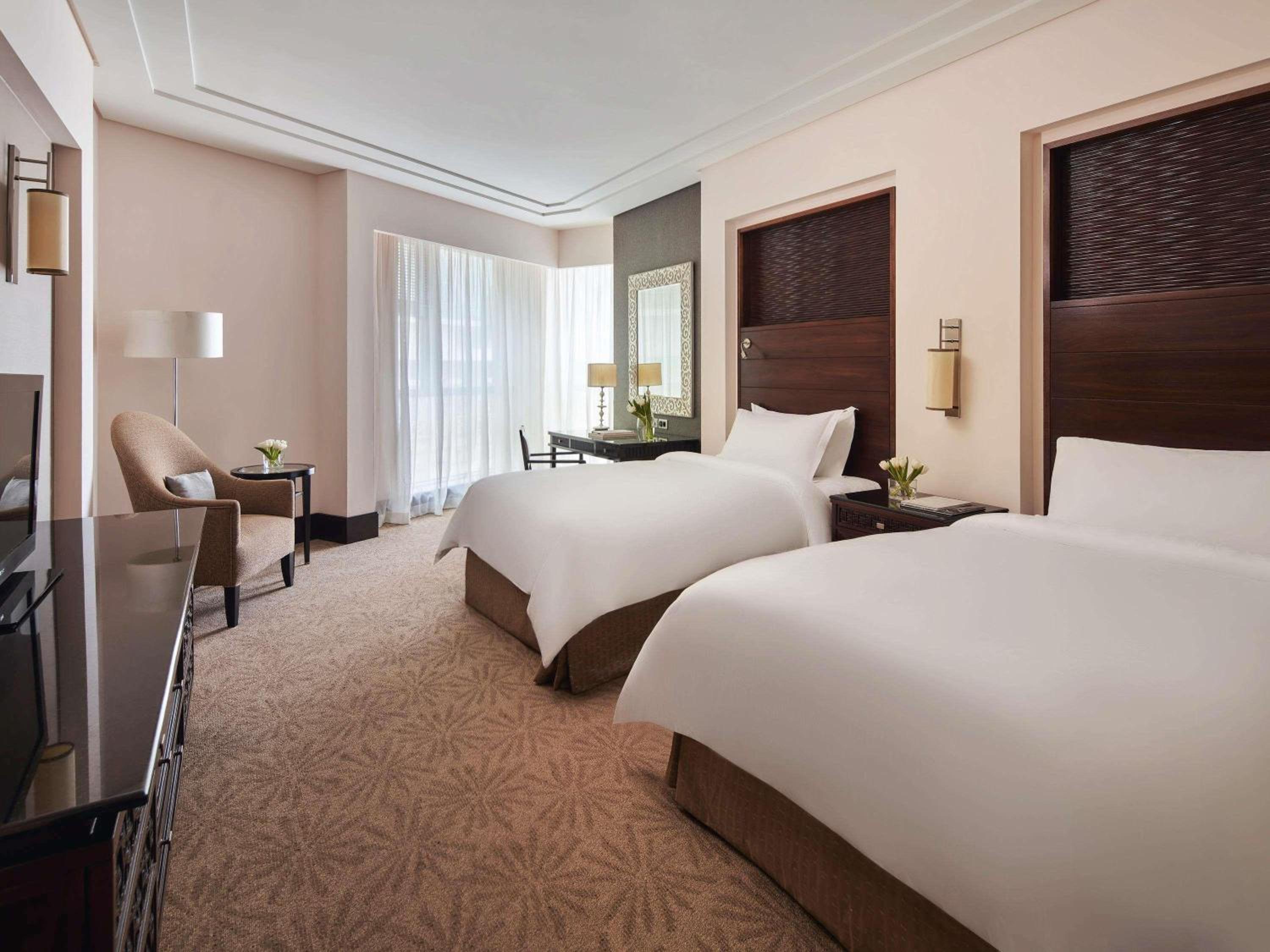 Haram, Fairmont Gold, Single Bed