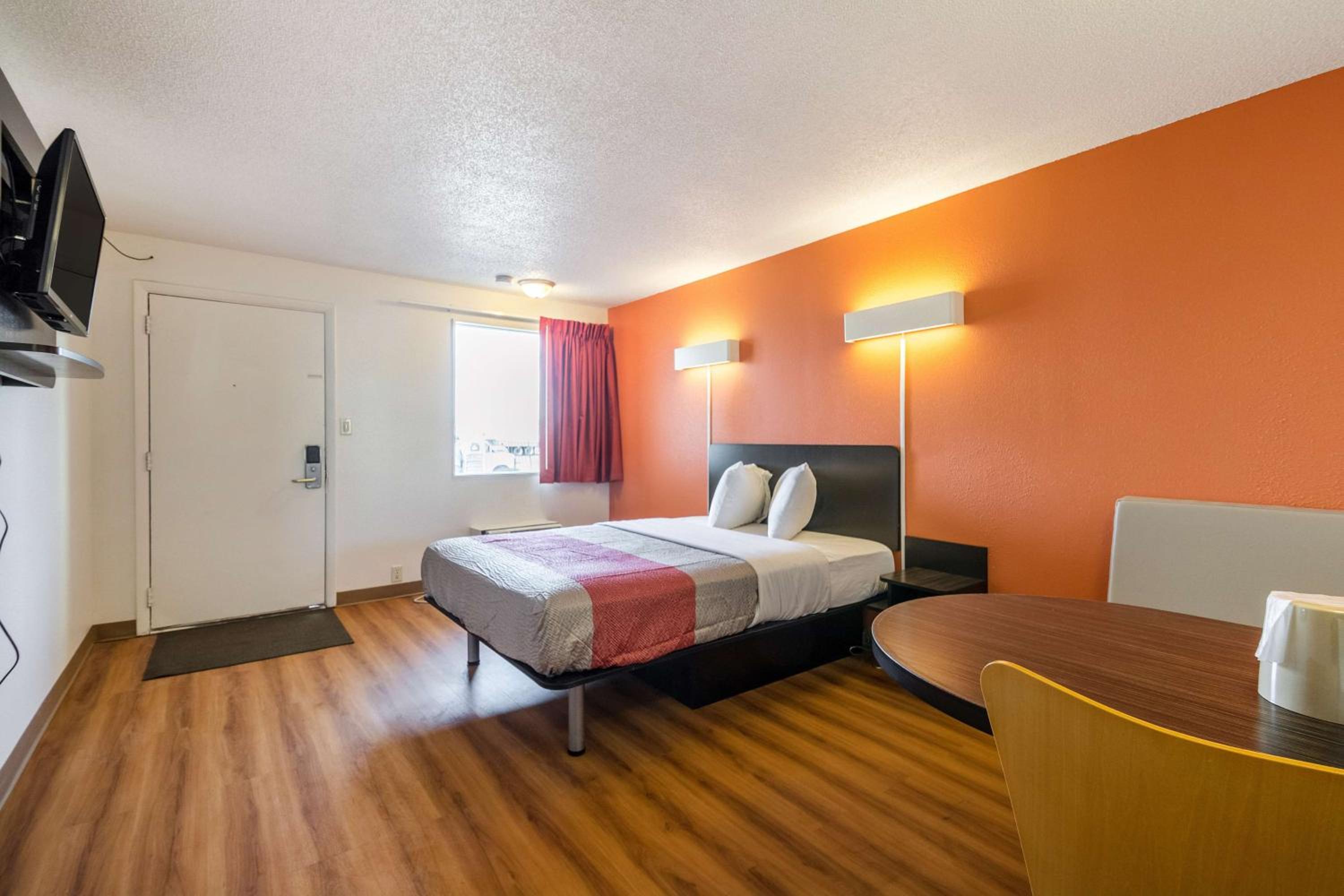 Motel 6 Indianapolis IN - South (ex Americas Best Inn South) 5/46