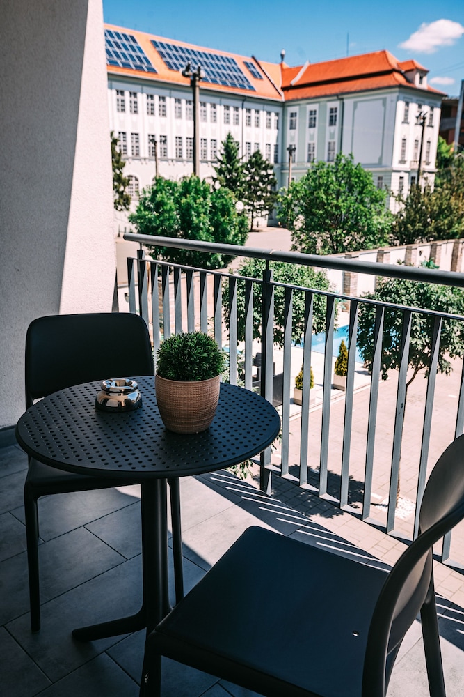 Auris Hotel 24/40