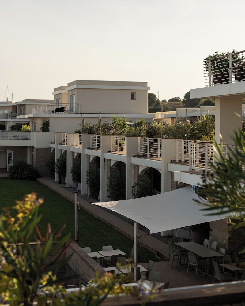 RESORT BAIA SCARLINO 4/75