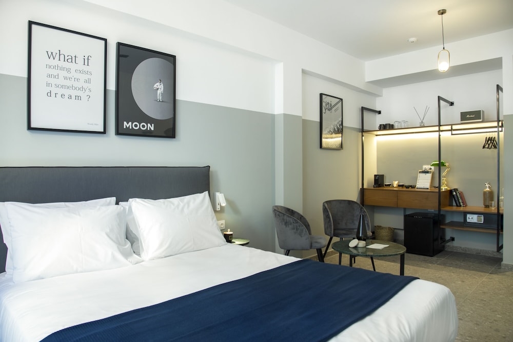 ANYA, PREMIER, DOUBLE BED, BALCONY