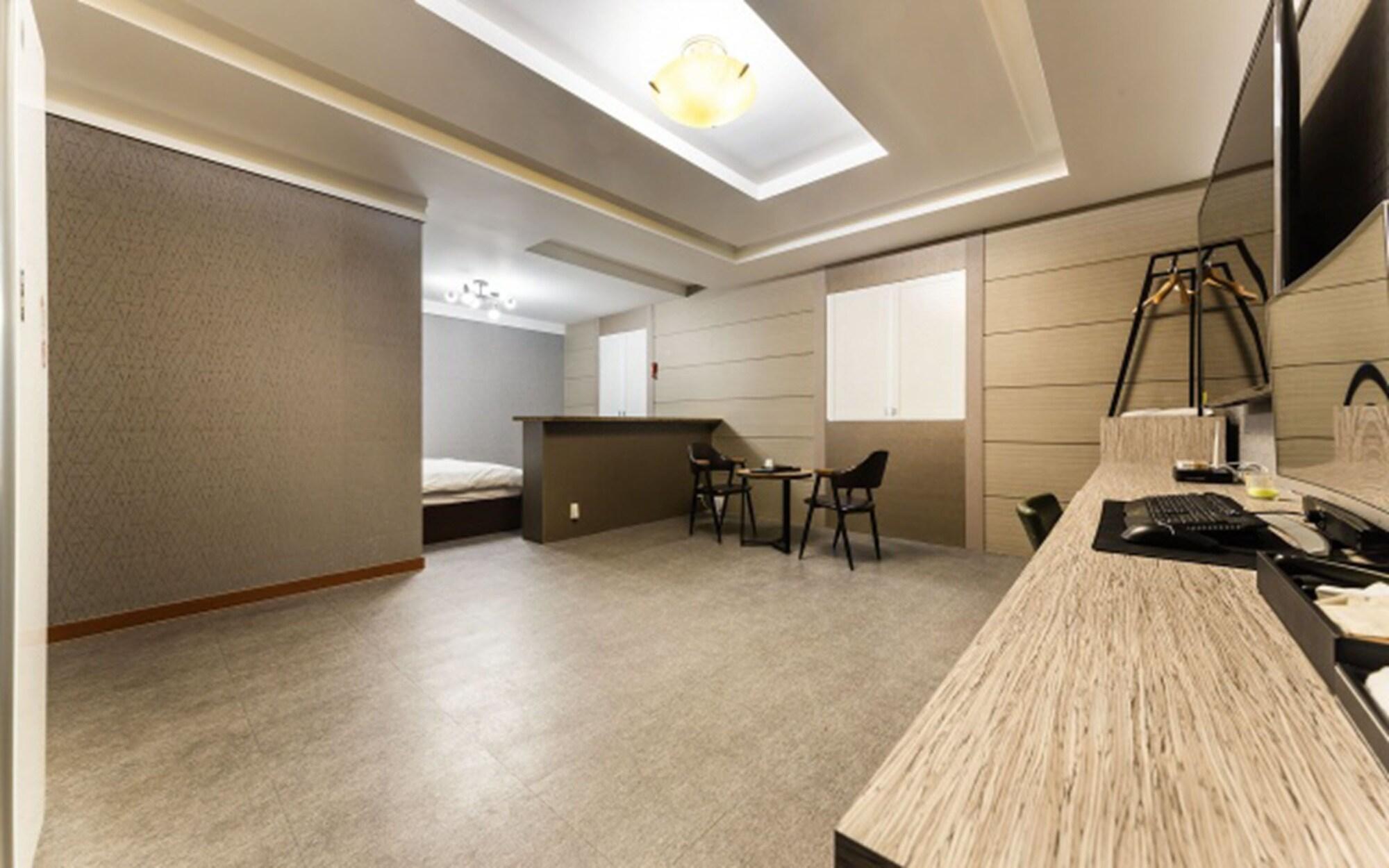 No 1 Hotel 26/44