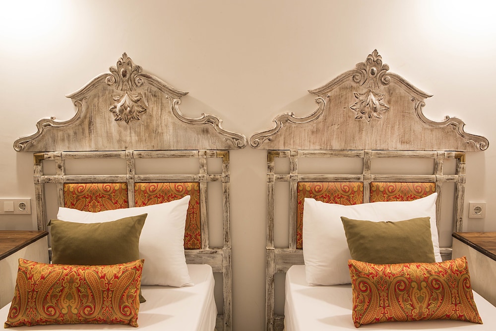 Oriella Hotel 34/40