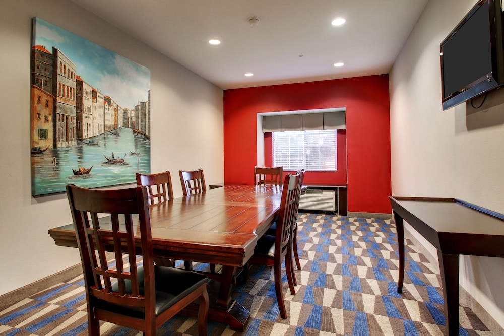 Microtel Inn & Suites Tuscaloosa Near University 21/30