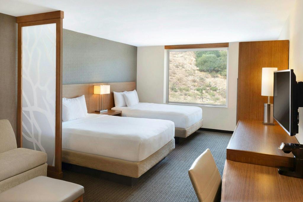 Guest Room, Deluxe, 2 Queen Beds, Golf Course View, Sofa