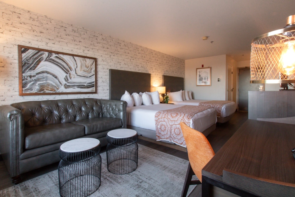 Oxford Suites Chico 19/56