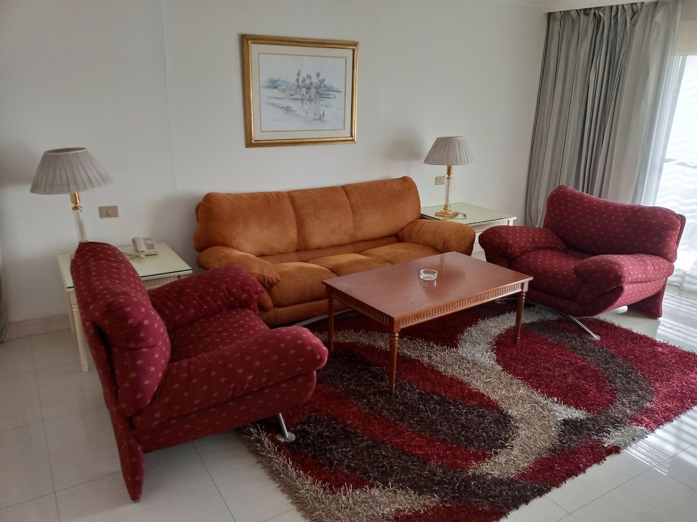 Cairo Pyramids Hotel 24/50