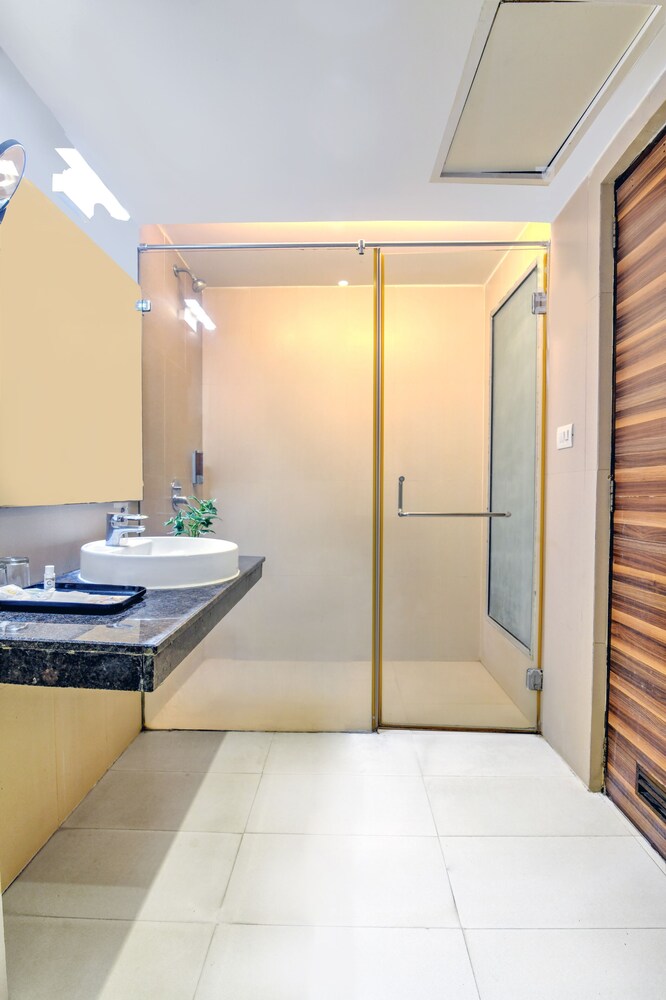Celebrity Resort 50/50