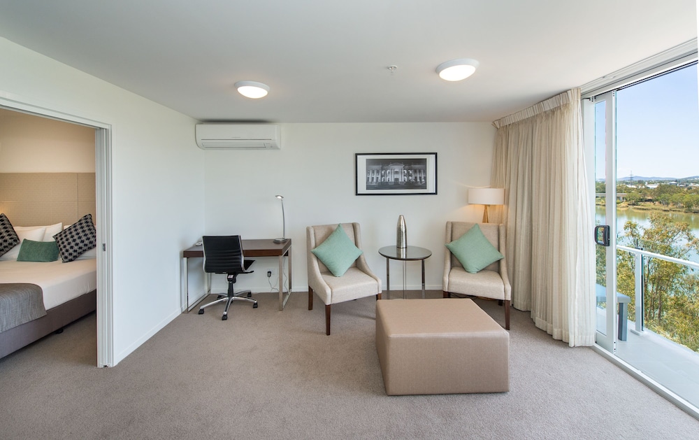 Empire Apartment Hotel 35/56